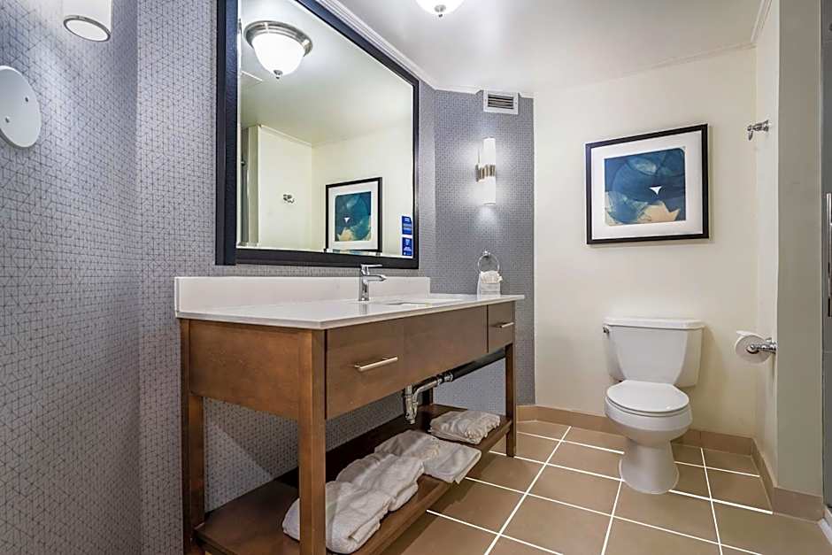 DoubleTree by Hilton South Charlotte Tyvola