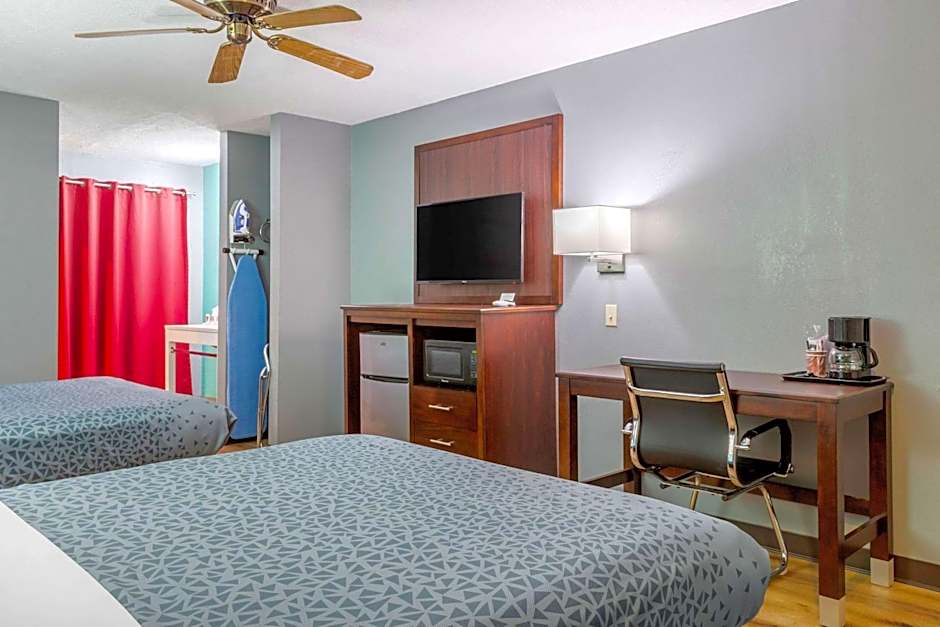 Econo Lodge West - Coors Blvd