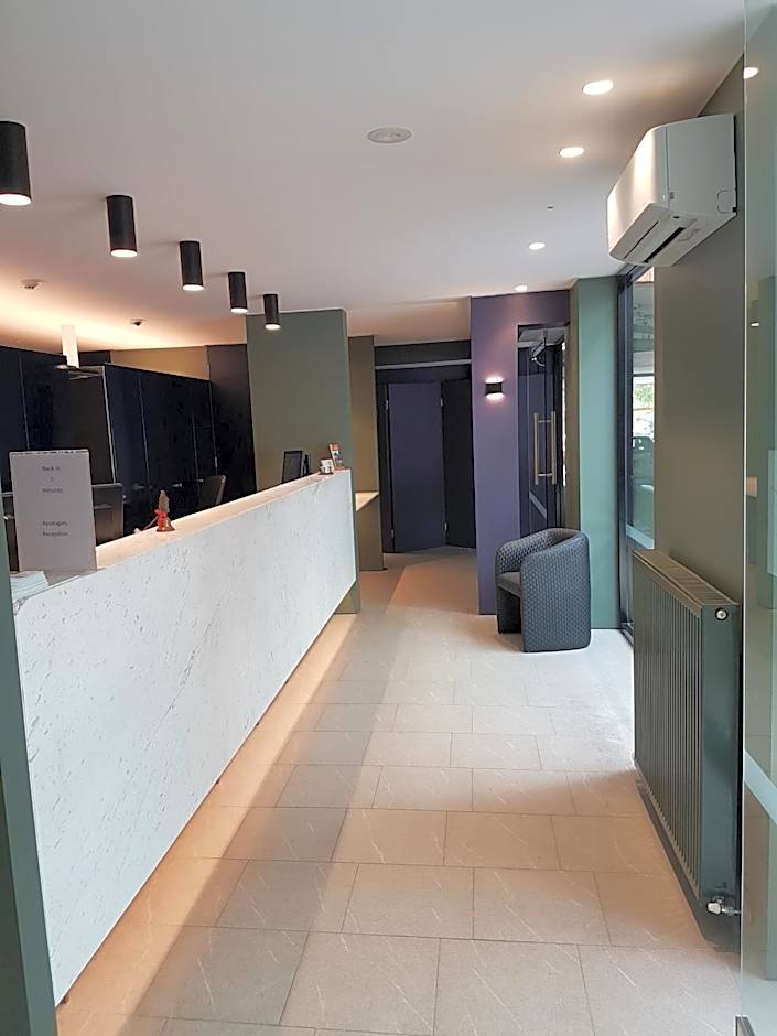 Belconnen Way Hotel & Serviced Apartments