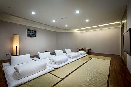 Premier Japanese-Style Suite