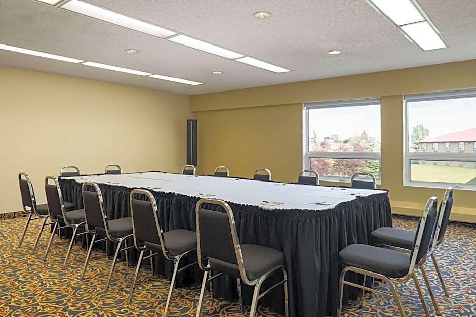 Super 8 by Wyndham Sherwood Park/Edmonton Area