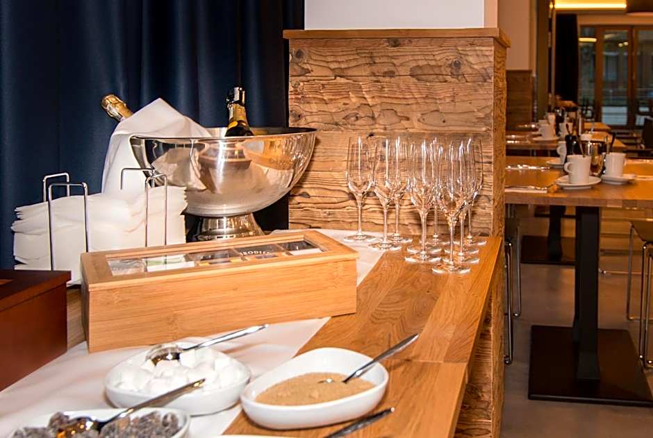 VI VADI HOTEL BAYER 89