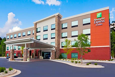 Holiday Inn Express & Suites - Fayetteville, an IHG Hotel