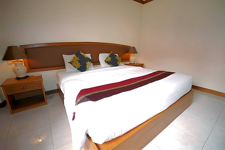 Golden Land Hotel