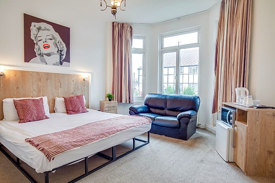 OYO TamTam Acton Hotel