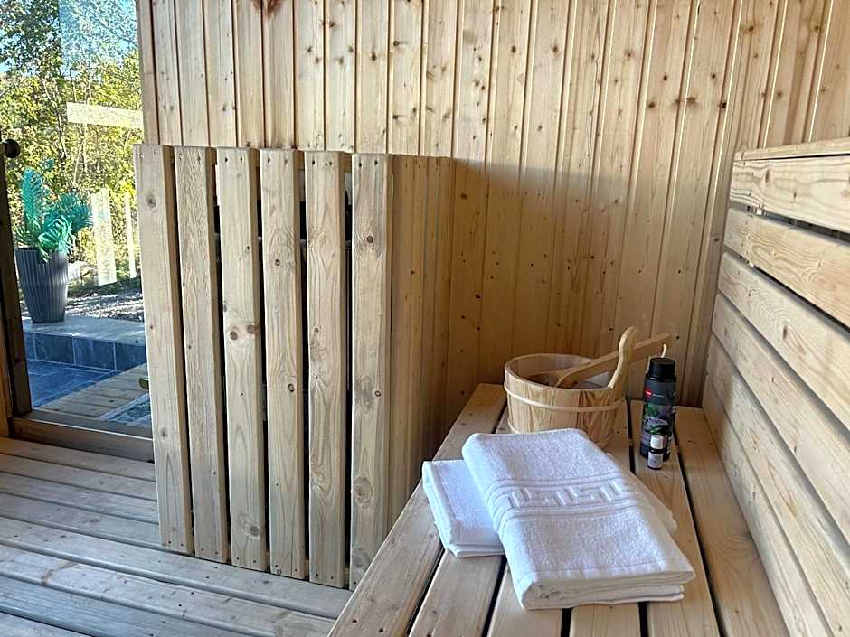 COMPLEX TURISTIC Gradina de corzi si Aventura Eselnita