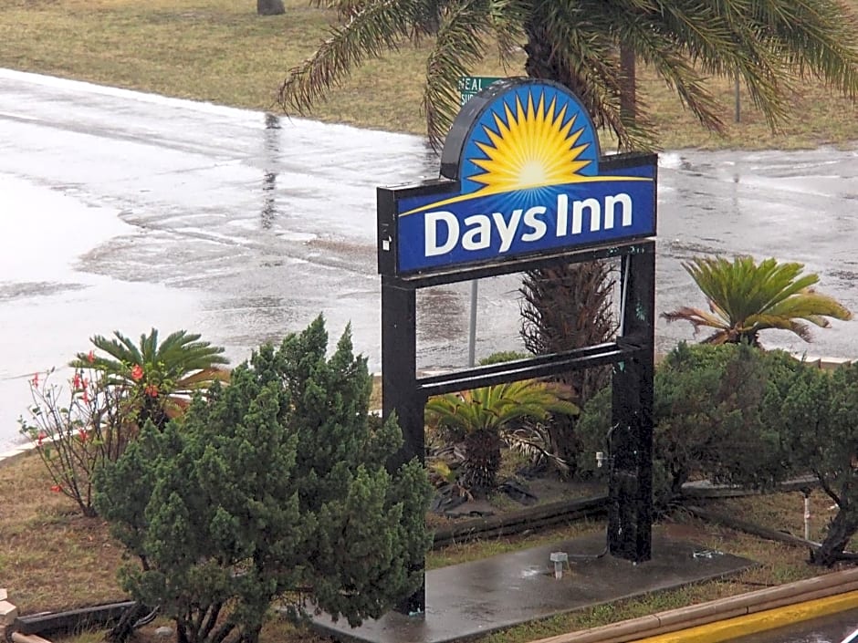 Days Inn by Wyndham Corpus Christi Beach
