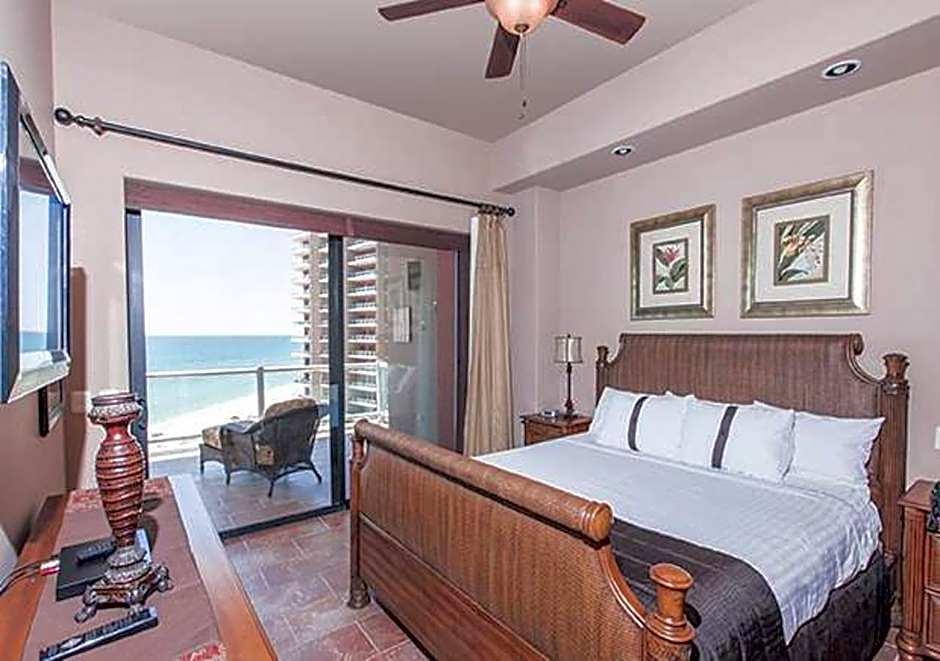 3 Br CONDO AVAILABLE IN LAS PALOMAS SANDY BEACH
