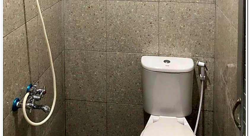 RedDoorz near RS Adam Malik Medan 2