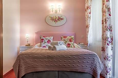 One-Bedroom Apartment with Bath