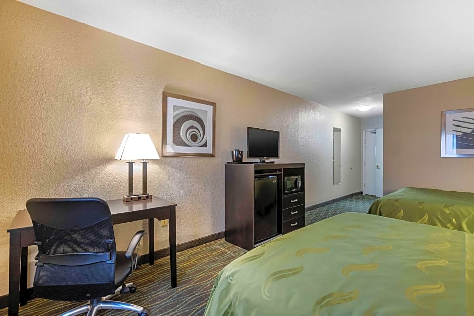 Quality Inn & Suites Des Moines - Merle Hay Road