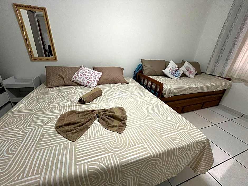 Pé na areia - 6 Hospedes Praia da Guilhermina- WI FI - Garagem- Quiosques e bares Supermercados ao lado