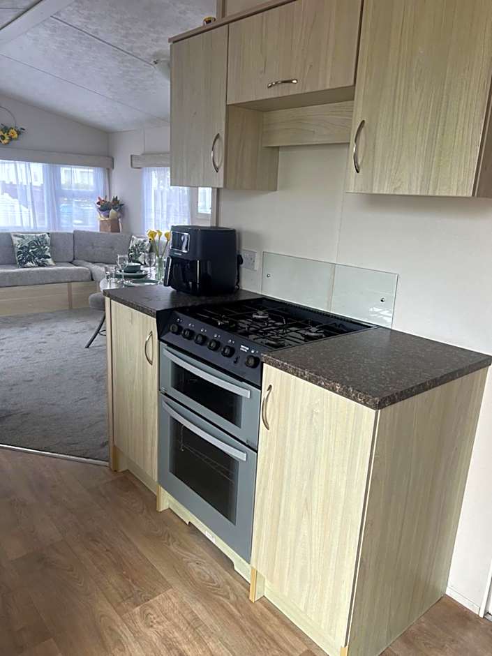 Lyons Robin Hood , Rhyl