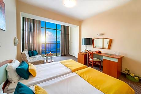 Twin Room with Balcony and Park View - Free Beach Package