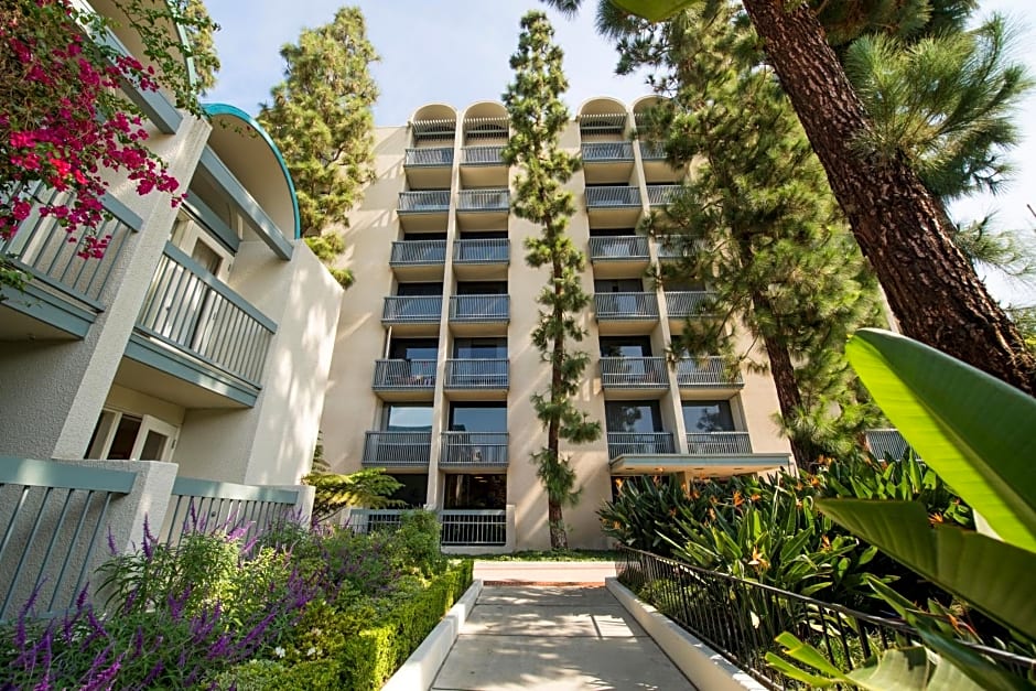Howard Johnson by Wyndham Anaheim Hotel & Water Playground