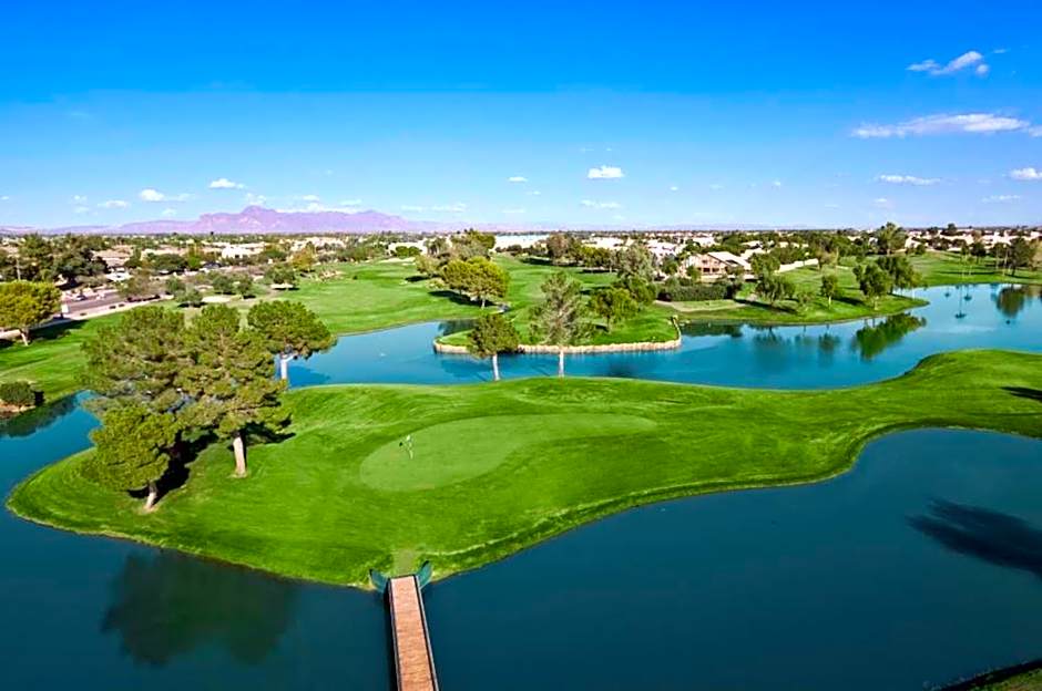 Holiday Inn Express and Suites Gilbert - East Mesa By IHG