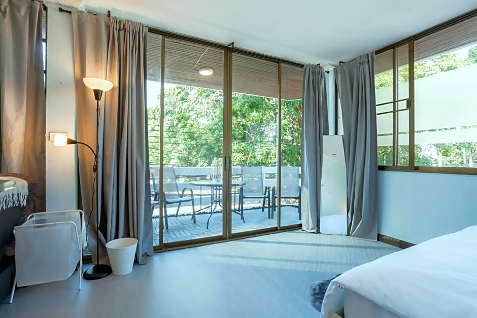 420 Hostel - Ekkamai Buds & Beds