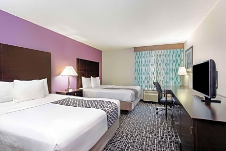 Suite-1 King Bed Non-Smoking Separate Bedroom Sofabed Microwave Mini-Fridge Wi-Fi Full Breakfast