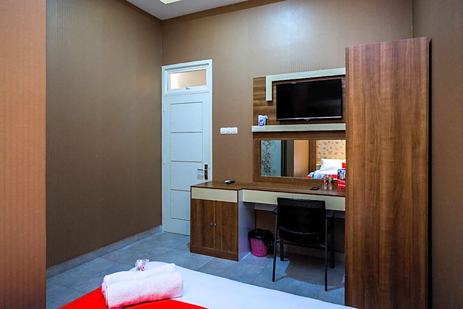 RedDoorz near Simpang Tujuh Kudus