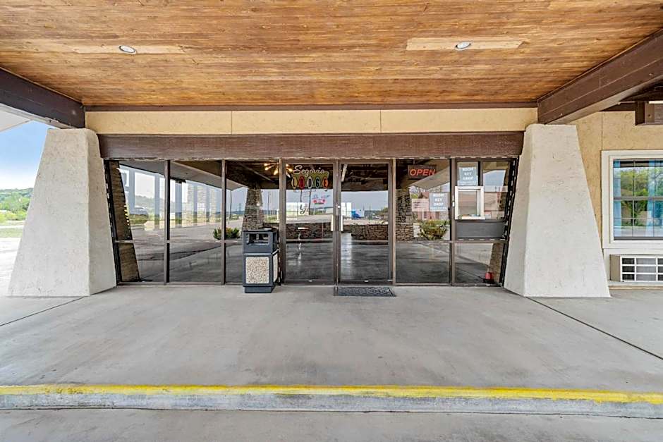 OYO Hotel Junction TX I-10