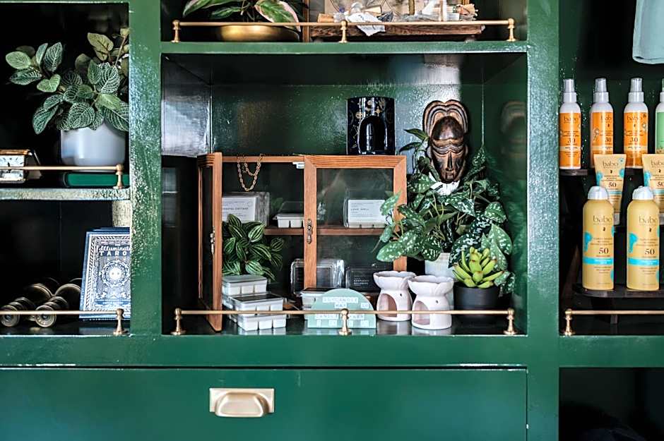 UNCOMMONER HOTEL by Reverie Boutique Collection