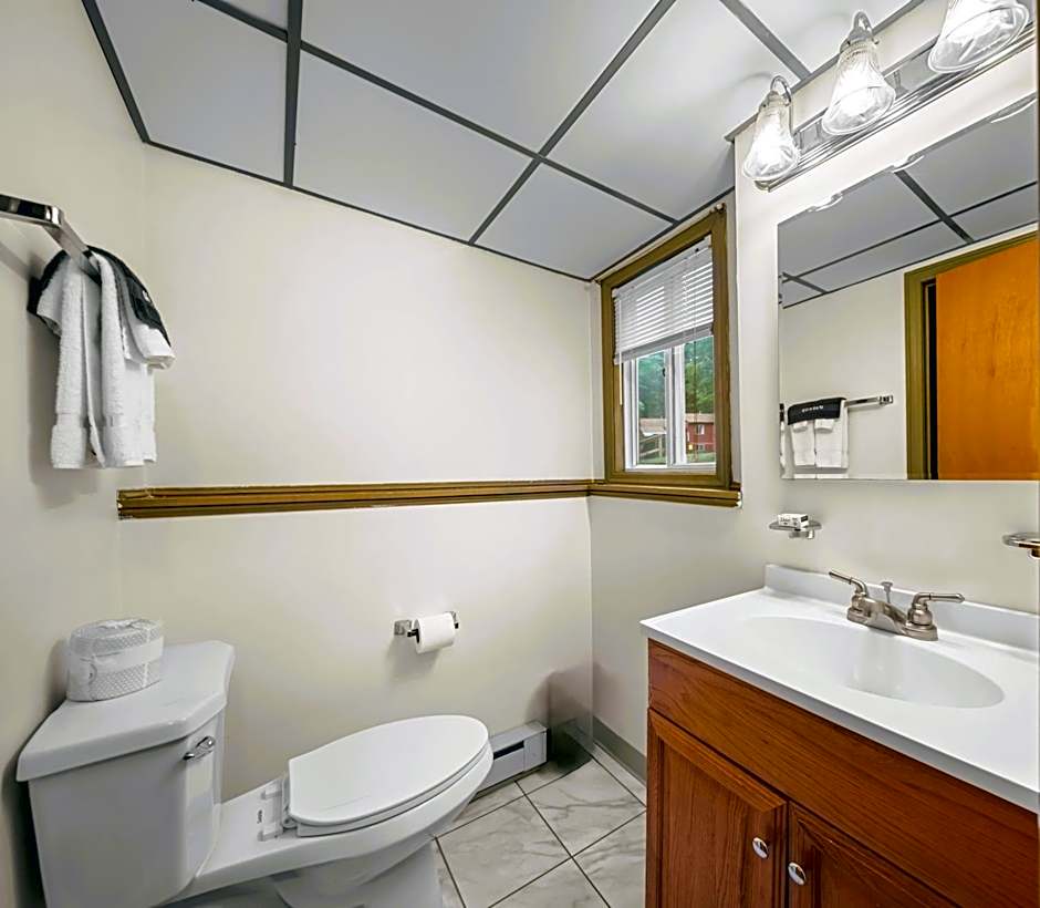 Evergreen Valley Inn