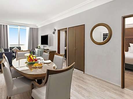 Deluxe Presidential Suite, 1 Double Size Bed, 2 Single Size Beds, Partial Kaaba View