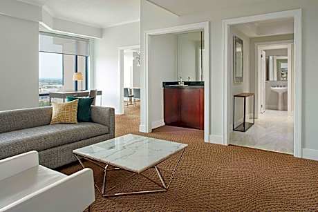 Club lounge access, 1 Bedroom Penthouse Suite, 1 King, Sofa bed