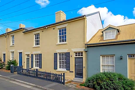 'Thirteen=' - Heritage Terrace in Battery Point