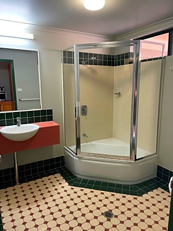 Standard Queen Room - Pet Friendly