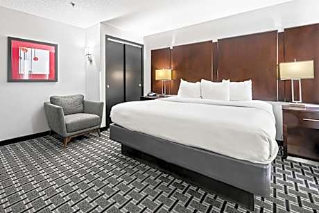 Suite with One King Bed and Two Queen Beds