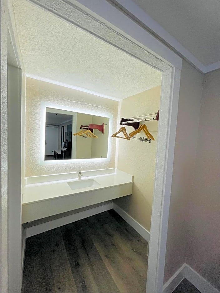 Super 8 by Wyndham Kissimmee-Orlando