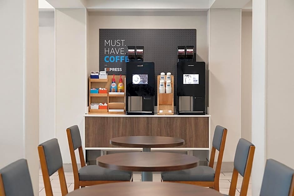 Holiday Inn Express Syracuse Airport By IHG