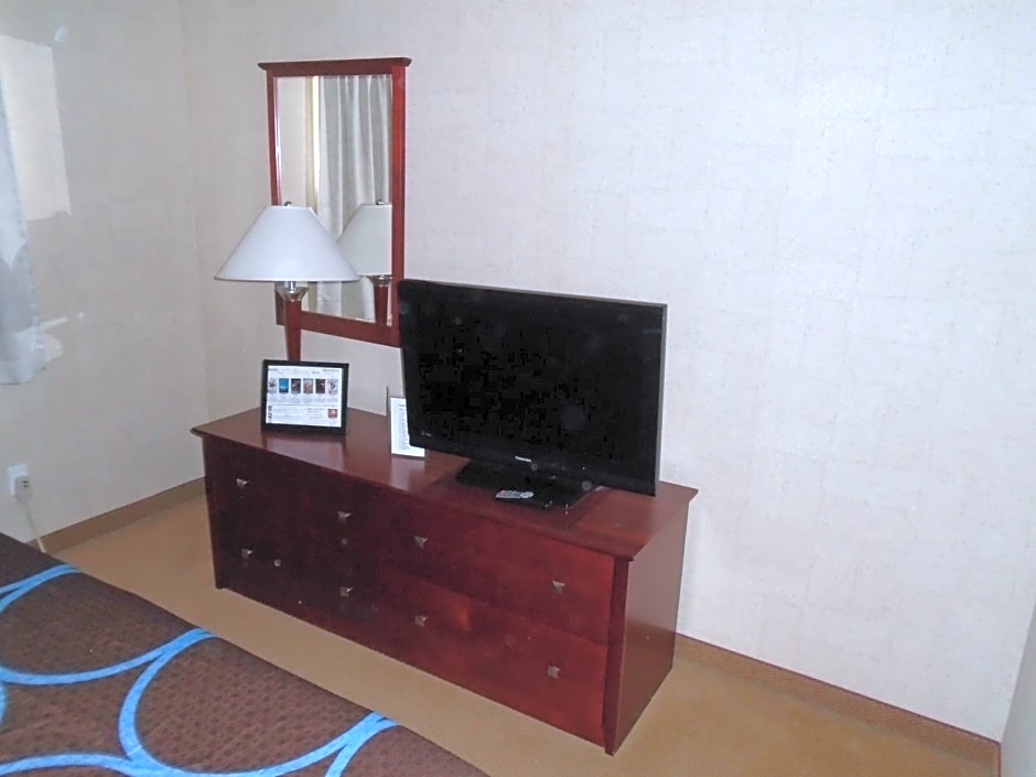 Super 8 by Wyndham Red Deer City Centre