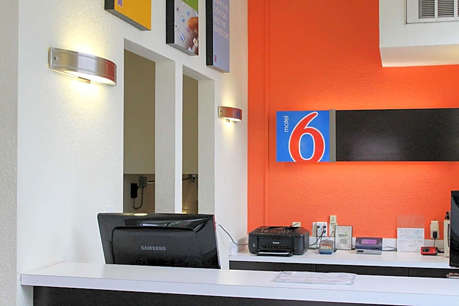 Motel 6-Fort Lupton, CO