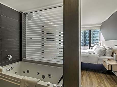 Exclusive King Suite with Sea View - Top  Floor