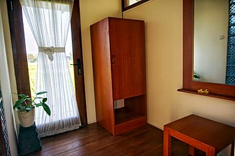 Twin Bed Room