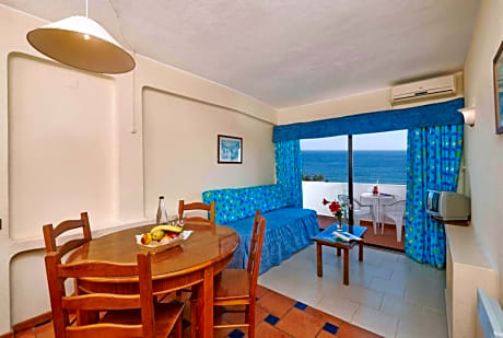 2 Bedroom Apartment Sea View