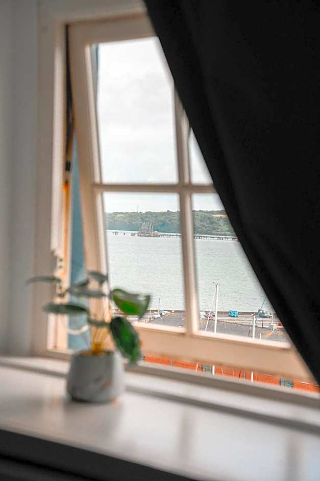 THE LORD NELSON HOTEL