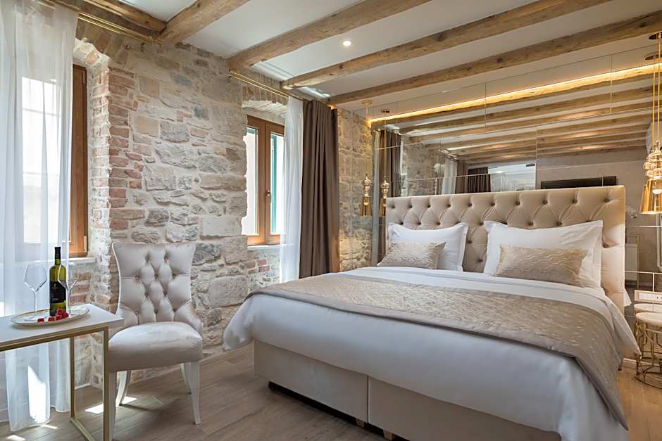 Le Premier Luxury Rooms
