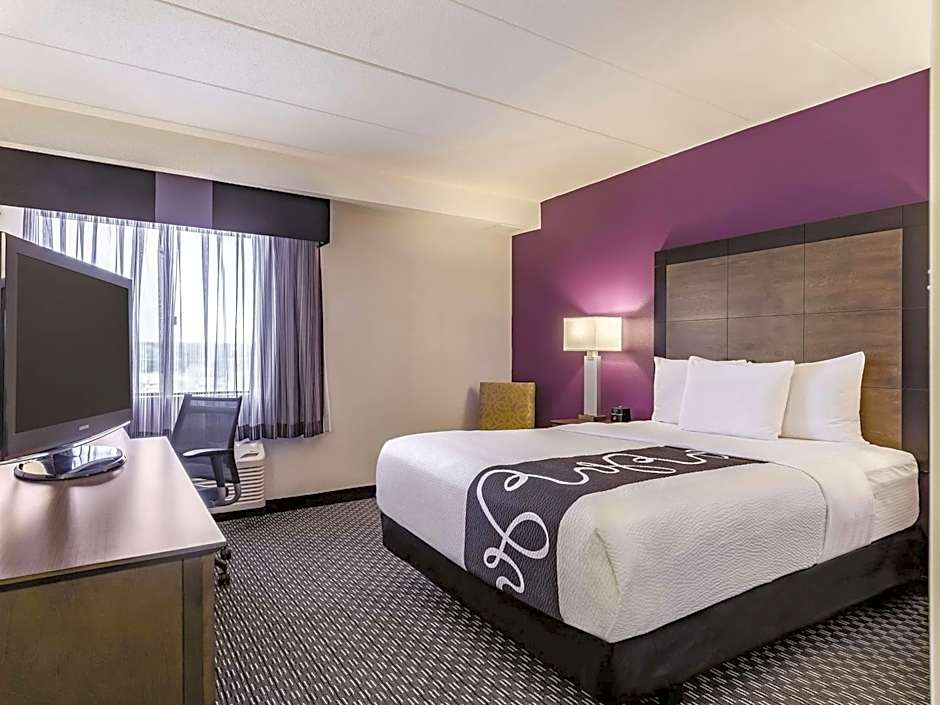 La Quinta Inn & Suites by Wyndham Warwick-Providence Airport
