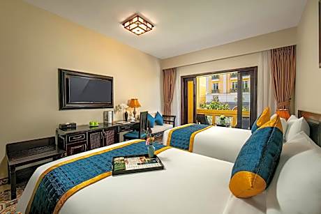 Deluxe Double/Twin Old Town View