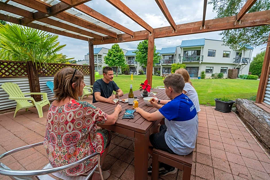 Explorer Motel & Apartments