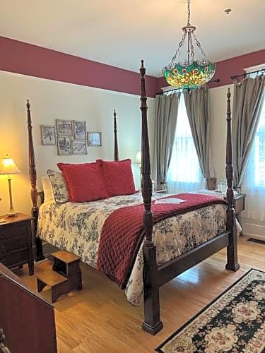 Hoyt House Luxury Bed & Breakfast