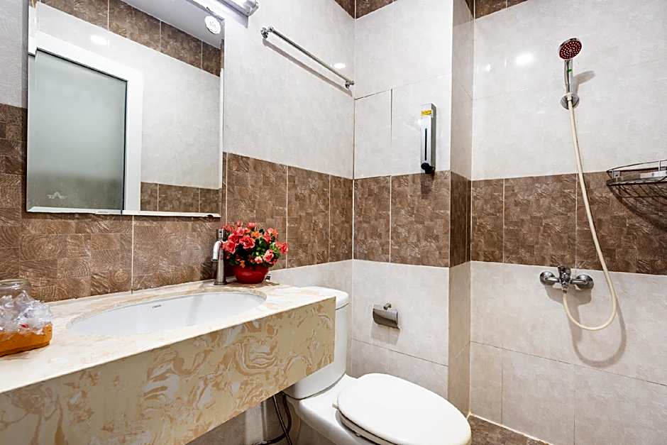 Queen Hotel Saigon Airport