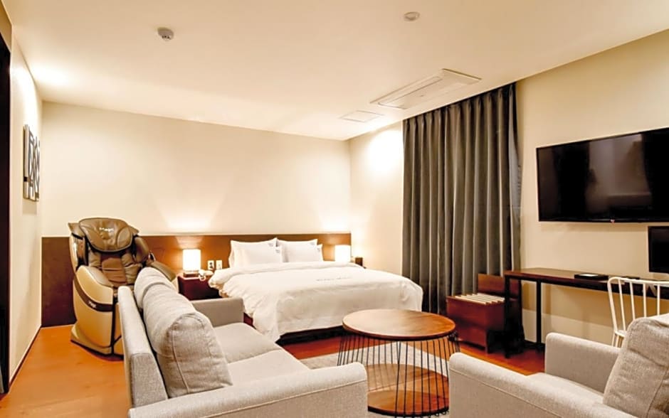 BLANC Business Hotel