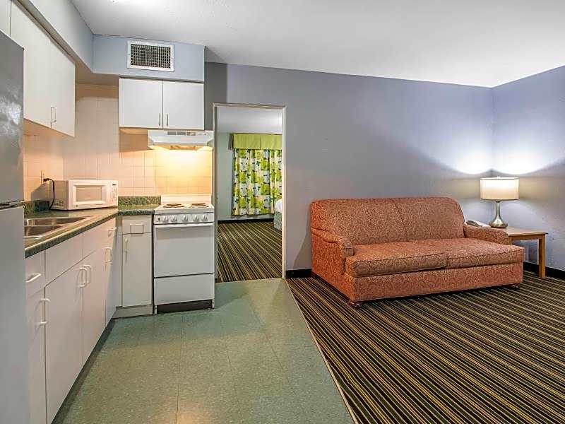 Rodeway Inn & Suites Winter Haven Chain of Lakes