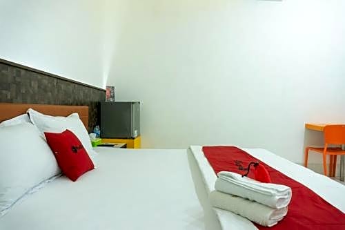 RedDoorz Plus @ Ende City Center