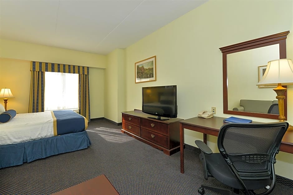 Best Western Plus Crossroads Inn & Suites