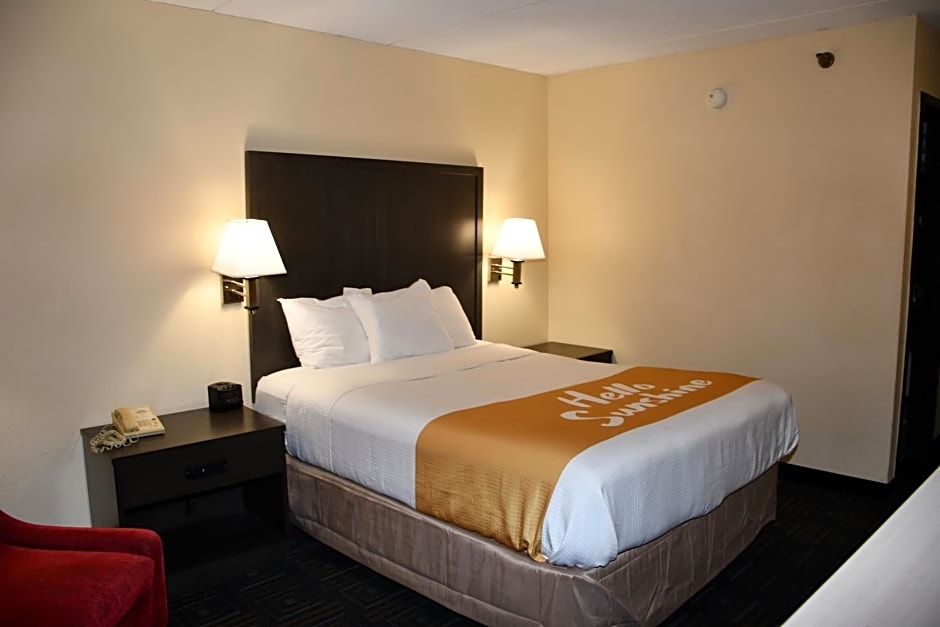 Days Inn by Wyndham Mounds View Twin Cities North